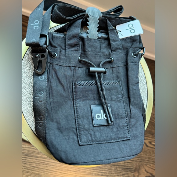 NWT 😮‍💨 ALO Cross Body Bucket Bag in Black - Picture 5 of 13